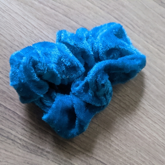 Rainbow velvet scrunchie set! - Picture 3 of 6